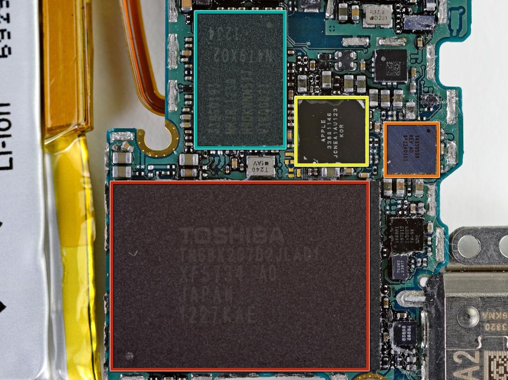 Passo 15 Mesmo mais ICs: THGBX2G7D2JLA01 Toshiba 128 GB (16 GB) de memória flash NAND Texas Instruments