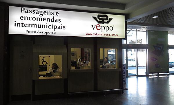 O horário de funcionamento do guiché no aeroporto é de 08hs às 21hs, diariamente. Figura 1: Guiché da VEPPO no aeroporto salgado Filho em Porto Alegre.
