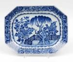 76 TRAVESSA OCTOGONAL em porcelana da China, Cª das Índias, período Qianlong (1736-1795),