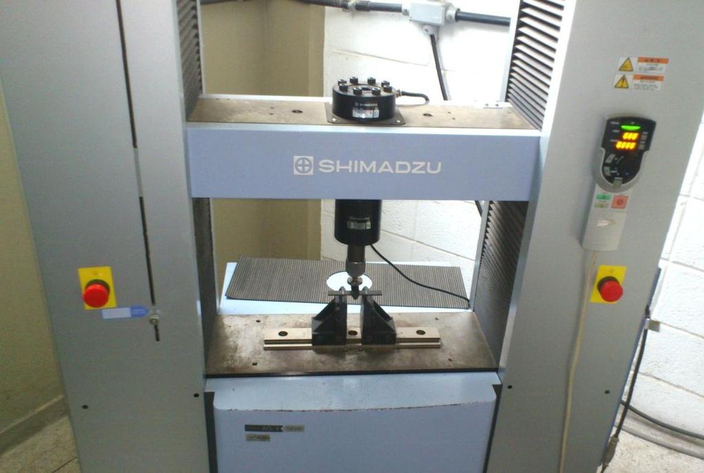 Tecnologia da UNESP Guaratinguetá (Faculdade de Engenharia de Guaratinguetá) (figura 8), com uma célula de carga de 5 kn, velocidade