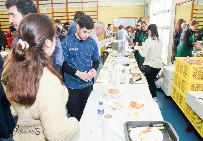 R e f e i ç õ e s M e a l s C o m i d a s R e p a s Durante o torneio as refeições para arqueiros e treinadores são fornecidas pela organização de acordo com os termos previstos no programa.