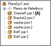 Por exemplo, se o recurso que estiver colocando for um recurso de furo, você selecionará uma face planar na peça de montagem (A) na qual deseja aplicar o recurso de furo.