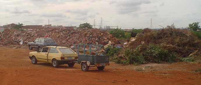 PLANO DAS COLETAS SELETIVAS BACIA HIDROGRÁFICA DO ACARAÚ Região Sertão Norte Foto 24. Operação no Ecoponto Simplificado social e à emancipação econômica dos catadores.