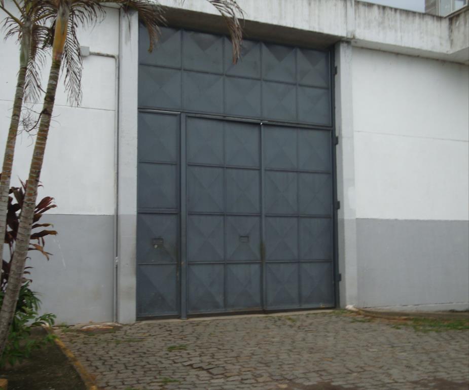 Segundo portão que dá acesso à Unidade prisional Romeiro Neto II. 2.) ASPECTO INTERNO. A Cadeia Pública Romeiro Neto foi construída para acautelar 564 detentos.