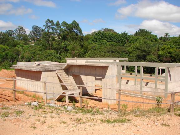 A Estação de Tratamento de Esgoto Sousas/Joaquim Egídio prevê o sistema de tratamento do tipo Reator Anaeróbio de Fluxo Ascendente UASB e o descarte do efluente tratado será no rio Atibaia.