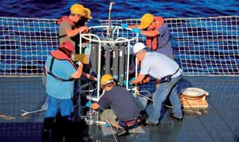 As medições incluíram a recolha de amostras de água nas frentes norte e sul da corrente, para identificação de organismos fixadores de azoto (N 2 ) e experiências de incubação de fitoplâncton com