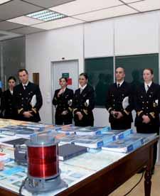 Bem-vindo a Bordo Visita dos Cursos de Formação Complementar de Oficiais e de Formação Militar Complementar de Oficiais Os alunos dos Cursos de Formação Complementar de Oficiais (CFCO) e de Formação