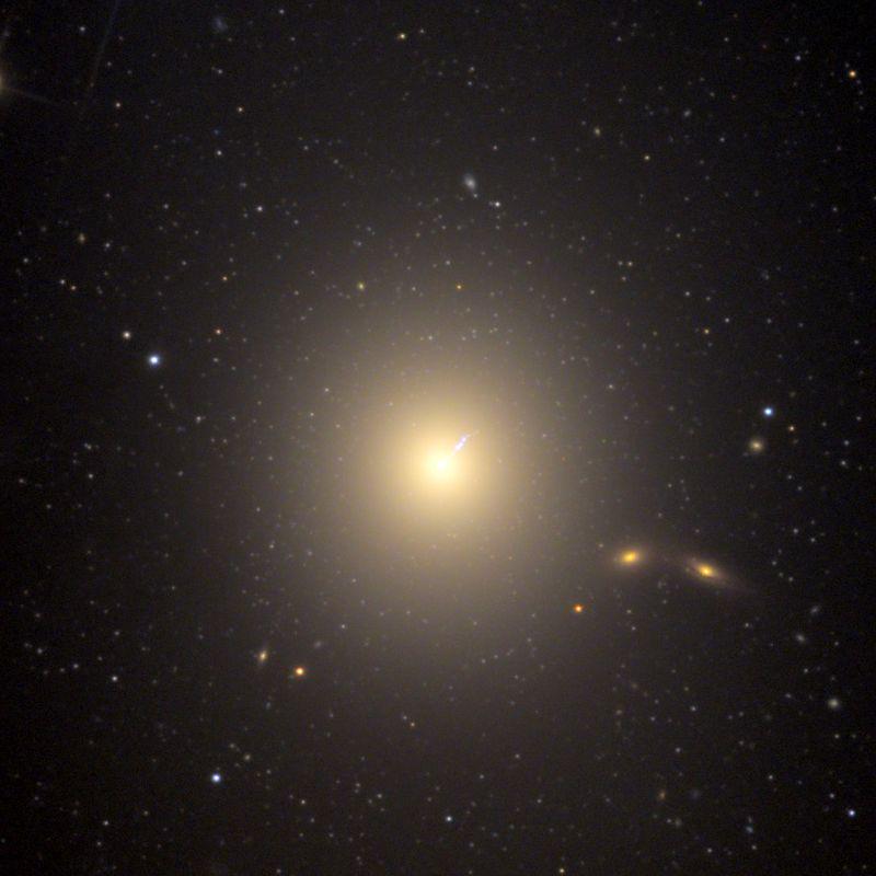 Galáxias cds Muitas têm núcleos múltiplos que se orbitam com velocidades muito