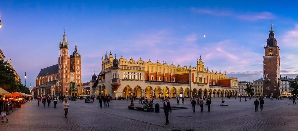 Dia 11 Quarta-feira - Cracóvia Após o café da manhã, city tour (duração de 4 horas) pela antiga capital polonesa, inscrita na primeira Lista