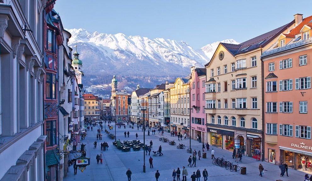 Ao meio-dia, seguiremos para Oberammergau (49 km), uma aldeia famosa pelas suas representações de amor e