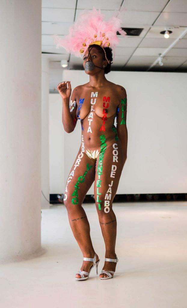 Priscila Rezende (Belo Horizonte, 1985), Vem pra ser infeliz, 2017 Em 'Vem pra ser infeliz' o corpo negro é exposto de forma extrema à reprodução da representação estereotipada de sua imagem.