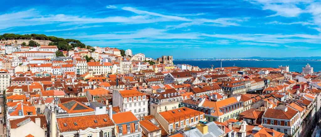 Lisboa mos um passeio por iluminado (durante as datas de primavera e verão, devido ao entardecer tardio, as visitas poderão ser feitas com a luz do dia) e pelos arredores da Praça Maior.