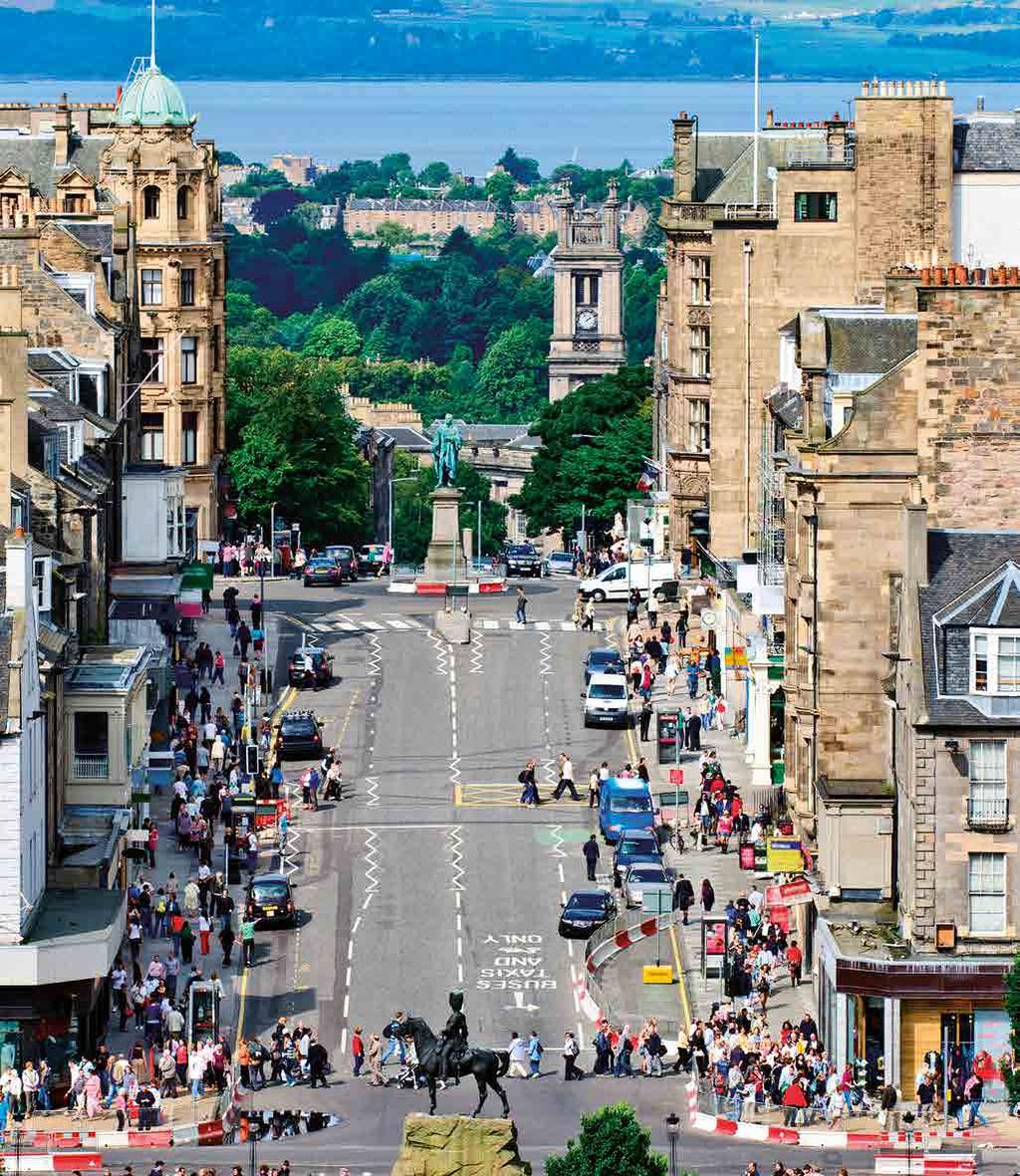 Dia º (Sáb): Londres Chegada a capital britânica, traslado do aeroporto de Heathrow ao hotel e tempo livre para o primeiro contato com a cidade. Acomodação no Dia º (Dom): Londres Café da manhã.