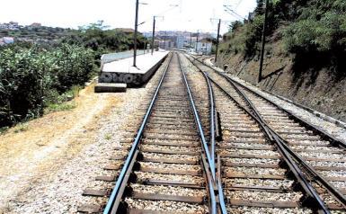 Segundo informação do maquinista e transmitida pelo GLE, o material já circulava descarrilado desde a origem (Louriçal), causando danos materiais na linha férrea e no motor do AMV 5.