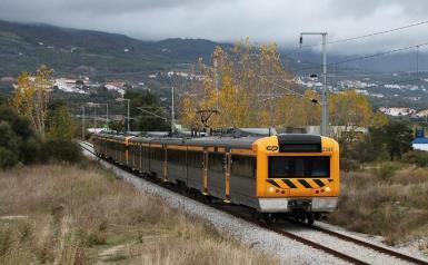 estação da Moita, um indivíduo que atravessava a via foi colhido pelo Cº 17217. O indivíduo ficou fora da via, com vida. O CCO determinou às circulações marcha à vista no local.