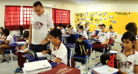 de cada segmento de ensino e conforme a maturidade emocional e cognitiva dos estudantes.