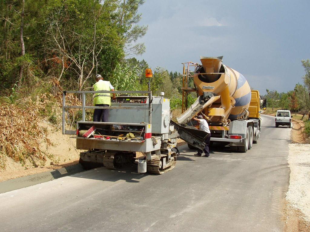 pavimentação do caminho municipal que liga Vila Pouca à Quinta das Cunhas, na freguesia do