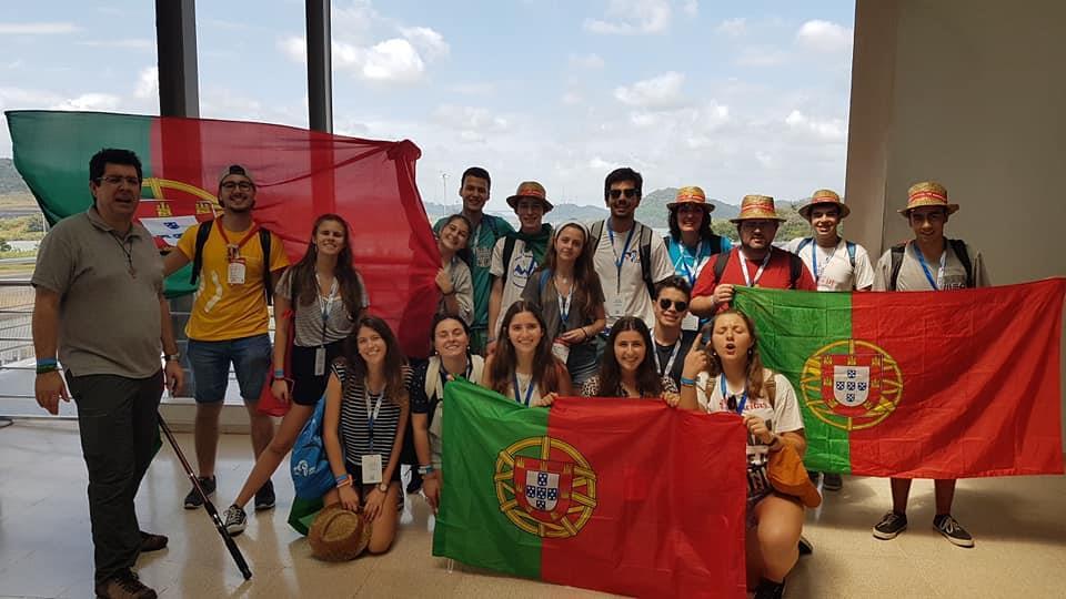 5ª FEIRA 24 de Janeiro INTRODUÇÃO Bom dia a todos! Os alunos da nossa Escola já estão neste momento no Panamá. Aqui vai uma fotografia do grupo que se aventurou nesta peregrinação.