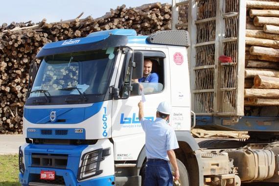 transporte rodoviário e 20% via barcaça