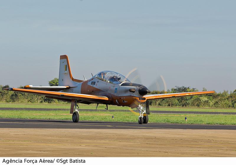 Formando pilotos de Caça na Marinha do Brasil 2 O TAPMIL foi elaborado pelo Instituto de Psicologia da Aeronáutica e visa avaliar o potencial do candidato a aprender a pilotar uma aeronave.