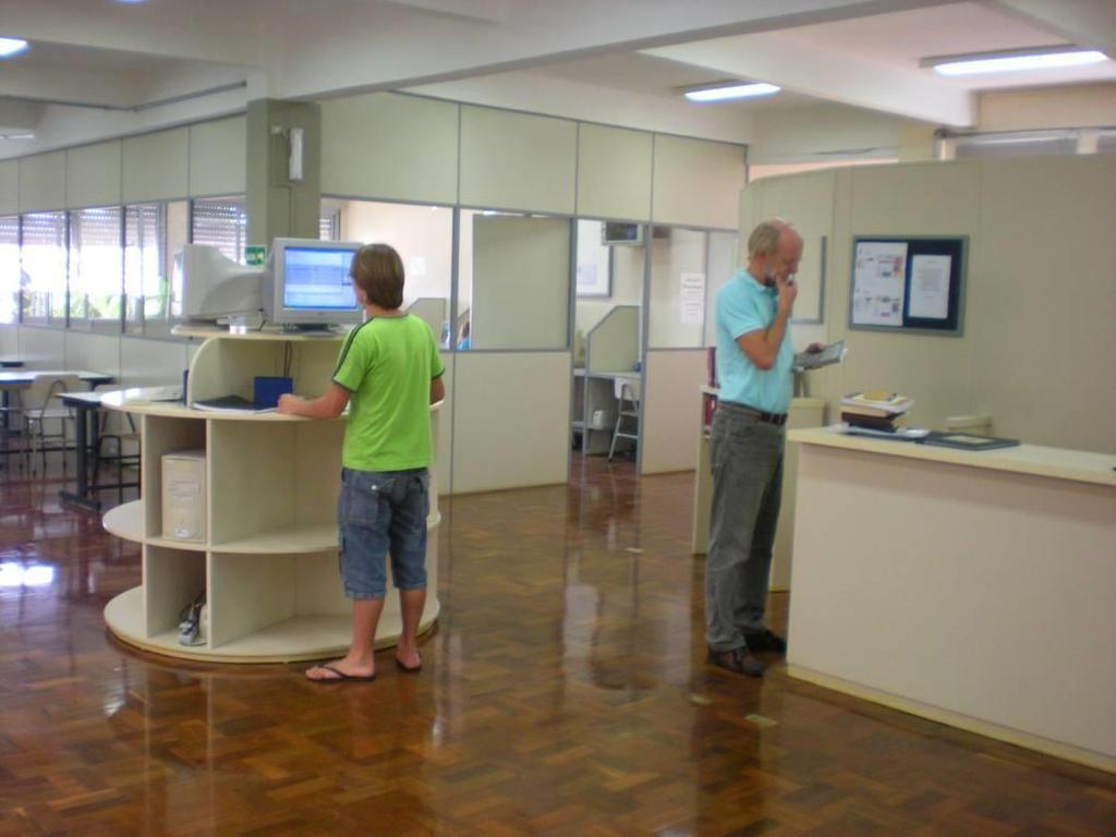 Neste andar encontra-se o balcão da recepção, a