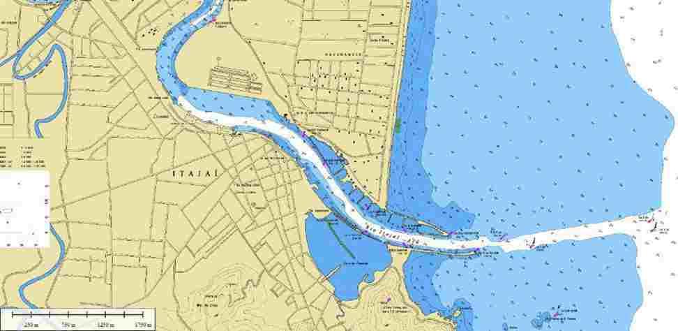 Modelagem Hidrodinâmica Figura 13: Carta náutica 1801 da Diretoria de Hidrografia e Navegação, com detalhe no baixo estuário do Rio Itajaí-açu e plataforma interna adjacente. 4.