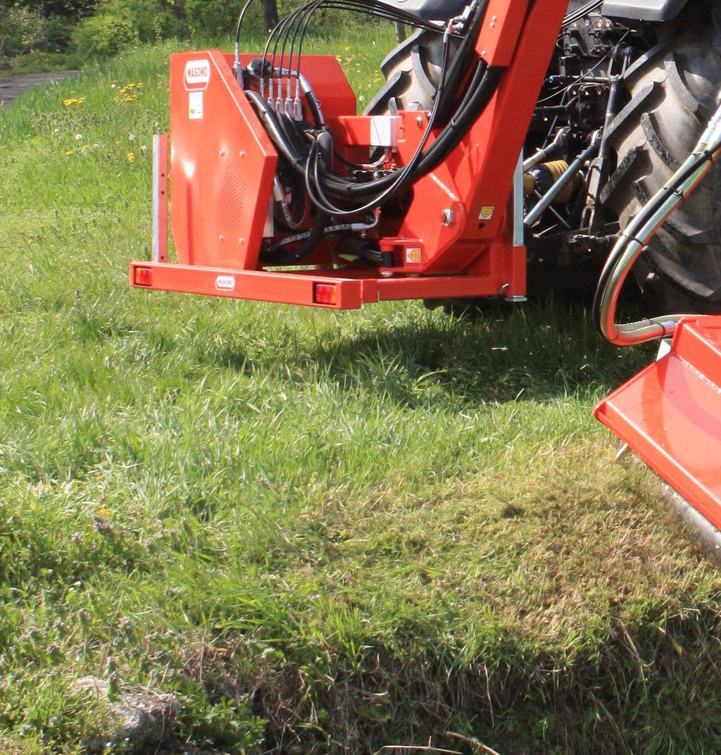 GAMA BRAÇOS ROÇADORES Dentro da sua gama, a MASCHIO propõe braços roçadores com suporte traseiro para o corte de erva e de vegetação arbustiva em margens, fossos e terrenos com grande inclinação.