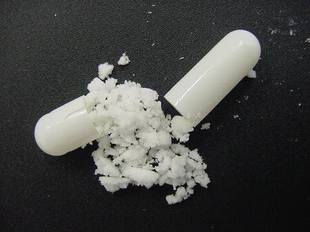 Foto 4: Cápsula preenchida com mistura 1:1 de Levocarnitina + celulose microcristalina (Avicel