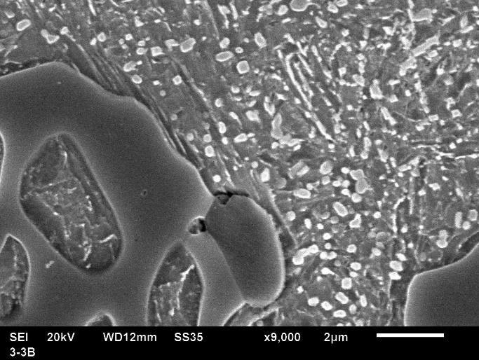 116 Figura 74 - Microscopia eletrônica de varredura FFCr1%Nb M7C3 AR M 1 CS 2 M7C3 NbC NbC Interface entre carbonetos 3 (a) MEV (b) Mapeamento químico M: Martensita em forma de plaquetas; CS: