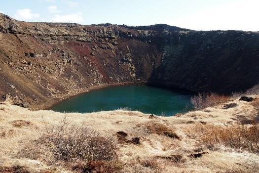área geotermal de Haukadalur onde existem geisers (a generalização do termo é