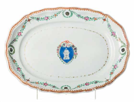 BASE: 400 835 - Travessa em porcelana da China, Qianlong, Armas de Santistevan y Egües Porcelana da China de exportação, período Qianlong, decoração a esmaltes e ouro,