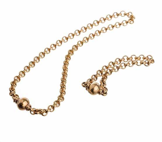 BASE: 300 247 - CHANEL - Colar em ouro Colar de contas em C interligadas em ouro francês, 18kt, contrastado. Marcado Chanel, numerado 10221.