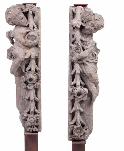 544 - Busto de Omphale em mármore Europa, séc.xvii/xviii, busto esculpido em mármore representando Omphale, Ranha da Lydia. Pequenos defeitos. Dim.:77x70cm.