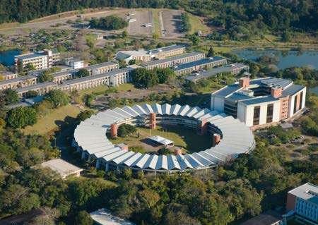 A primeira missão da Universidade é inquietar o mundo; a primeira missão do universitário é