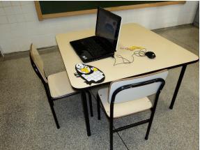 Ambiente e Equipamentos O experimento foi realizado em uma sala da creche em que os participantes estavam matriculados, em uma sala de aproximadamente