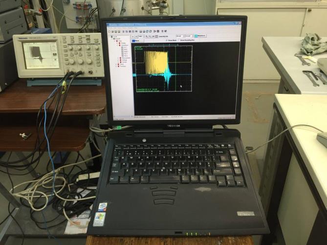 6 - Câmara triaxial stress-path Dispositivo de aquisição de dados Relativamente à aquisição de dados, esta pode ser efetuada com recurso a um computador equipado com o software WaveStar (7).