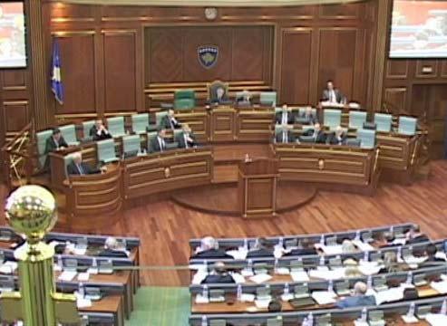 Me një shumicë prej 90 votash, deputetët e Kuvendit të Kosovës në një seancë të jashtëzakonshme votuan ditën e djeshme për shpërbërjen e kësaj legjislature, duke i hapur rrugë kështu mbajtjes së