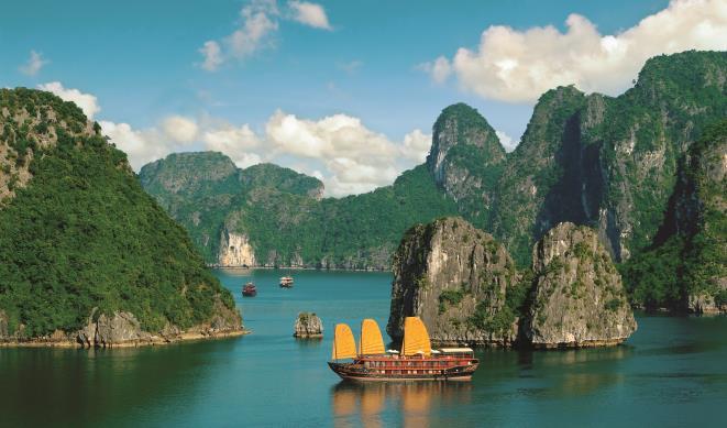 DESTAQUES DO ROTEIRO: INDOCHINA CAVERNAS DE PAK OU As mais famosas grutas nos arredores de Luang Prabang, localizadas na parede vertical de uma montanha na confluência dos rios