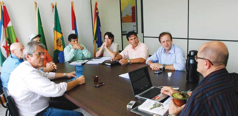 MISSÃO Fomentar o desenvolvimento sustentável dos municípios catarinenses, defendendo os interesses e contribuindo para a excelência da gestão pública municipal,
