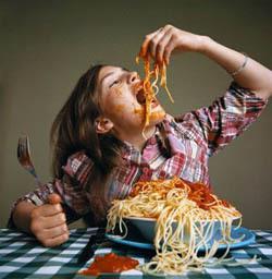 Transtorno da Compulsão Alimentar A compulsão alimentar passa a ser patológica quando há uma frequência (no mínimo uma vez por semana nos últimos três meses).
