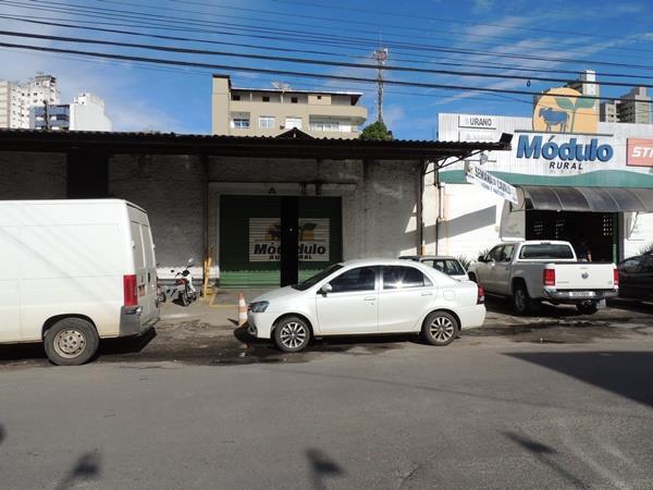 frente a fundo, de ambos os lados, perfazendo um total de 360,00m²,