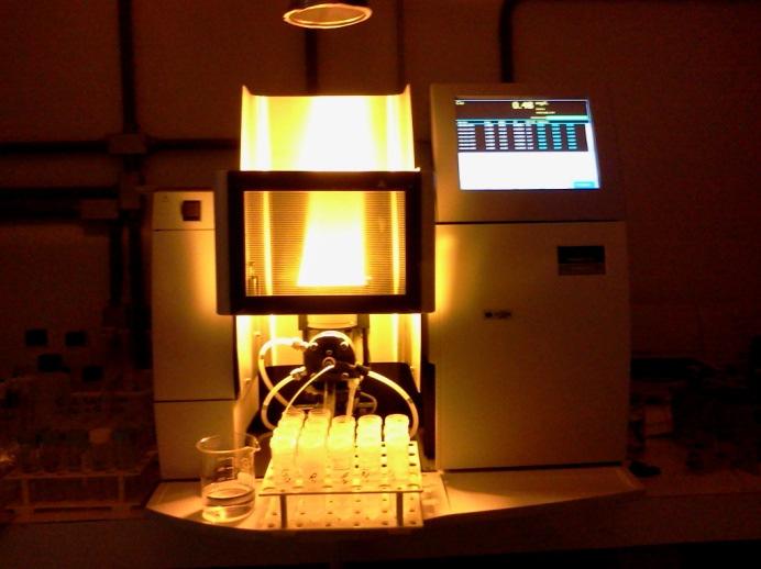 Espectroscopia Emissão Atômica de Chama Este é o melhor método de análise para quantificar o metal dissolvido da solução infiltrada devido à enorme sensibilidade do equipamento.