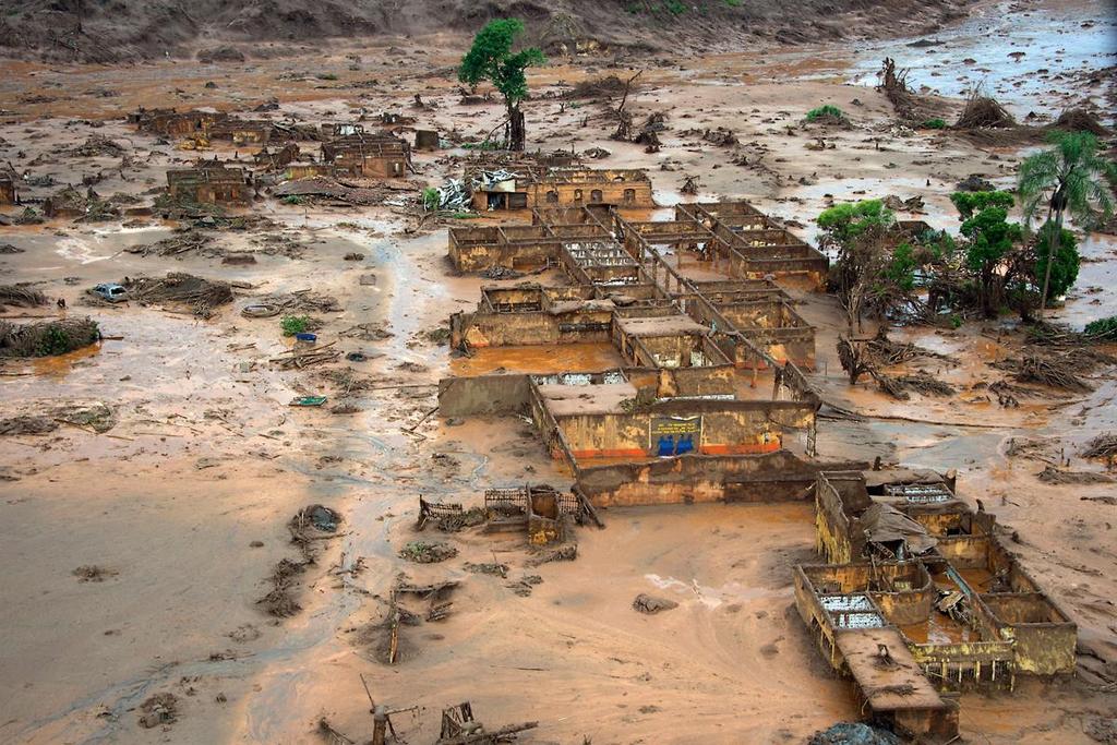 Figura 2 Desastre Rompimento de Barragem de Rejeitos no Município de Mariana (MG) Fonte: BBC Brasil.