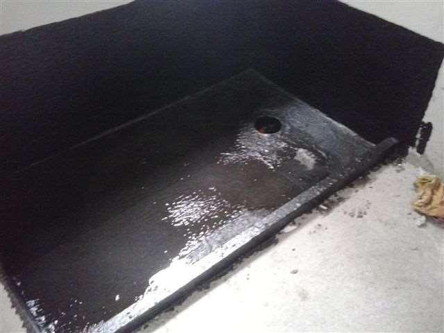 Exemplo nº 1: Box do chuveiro com caimento do piso invertido (afastando-se do ralo).