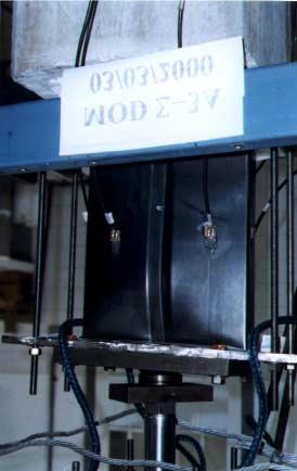 Foto 5.7- Mecanismo de colapso do perfil MOD Σ-3A. 5.2.8. Protótipo MOD Σ-3B Na figura (5.