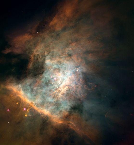 Por que as nebulosas brilham? Há vários processos que concorrem para a emissão de radiação em nebulosas.
