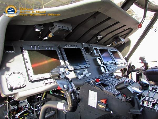 SH-16 Seahawk: O Guerreiro da Marinha do Brasil 13 O painel é compatível com uso de OVN/NVG (Óculos de Visão Noturna/Night Vision Googles), sensor passivo de identificação que