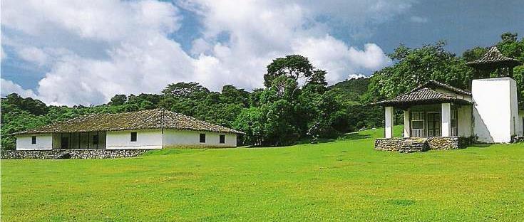 ARQUITETURA RESIDENCIAL COLONIAL BRASILEIRA Sítio Santo Antônio. São Roque SP (1640) A casa do Sítio de Santo Antônio foi construída em 1640, por Pedra Vaz de Barros.