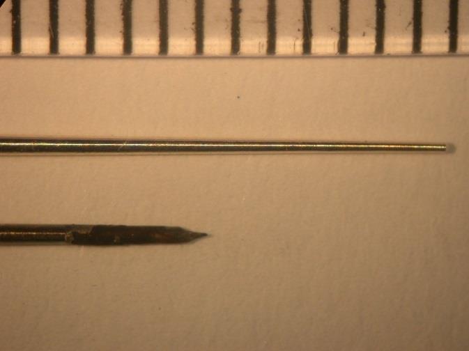 Figura 63 - Análise em Microscopia Óptica. (A) cone de prata antes da polarização anódica. (B) cone após a polarização anódica.