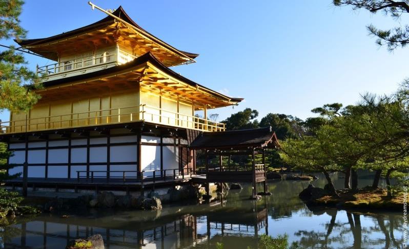 DESTAQUES DO ROTEIRO: JAPÃO ESSENCIAL (2019/2020) TEMPLO KINKAKUJI Símbolo da cidade de Quioto, o templo Kinkakuji, ou Pavilhão Dourado, é um santuário budista.